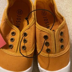 Josiny canvas slip on sneaker boys/girls size 9.5